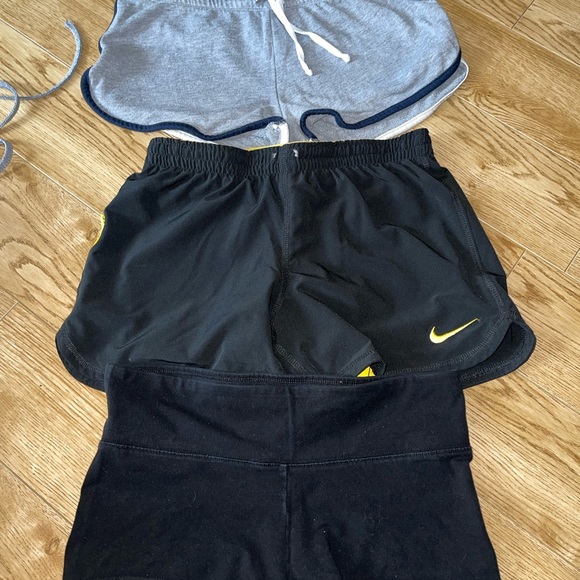 ❌SOLD❌ Xs women’s clothes - Picture 6 of 7